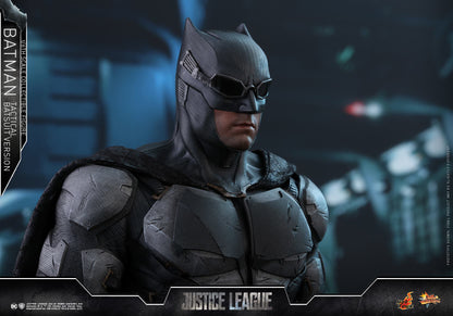 Hot Toys MMS 432 Justice League - Batman (Tactical Batsuit Version)